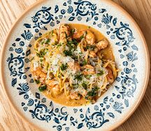 Паста с соусом биск и креветками