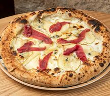 С вяленой уткой, грушей и горгонзоллой