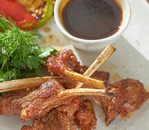 Каре ягненка с печенными на углях овощами