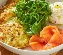 Оладьи из кабачка с лососем слабой соли