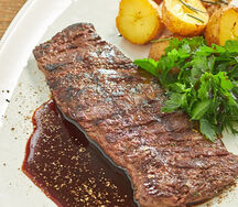 Стейк Мачете с молодым картофелем и соусом из домашнего бальзамика