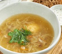 Щи из печи с говядиной, квашеной капустой и грибами