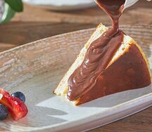 Сан-Себастьян с шоколадным соусом