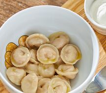 Пельмешки с цыпленком и сметаной