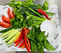 Свежие овощи с зеленью