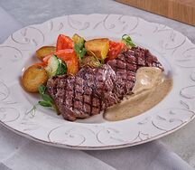 Говядина со сливочно-перечным соусом