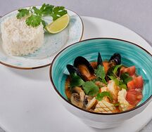 Том ям с морепродуктами