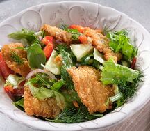 Теплый салат с курицей