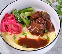 Щеки томленые с картофельным пюре