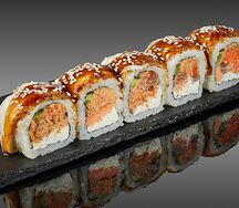 Канада с жареным лососем