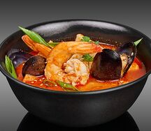 Том ям с морепродуктами