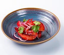 Томаты с луком и специями