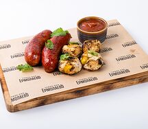 Колбаски с беби-картофелем