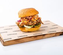 Бургер с рваной свининой