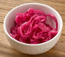 Лук маринованный