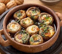 Шампиньоны, запеченные с сыром сулугуни