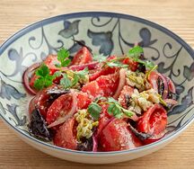 Голые томаты с джонджоли и кахетинским маслом