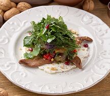 Мангал-салат с бараньими язычками