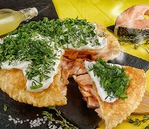 Пирог с красной рыбой