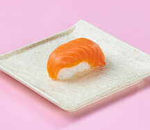 Суши с лососем