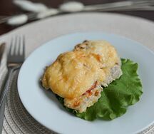 Свиная отбивная с помидоркой