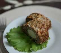 Мясной рулет с яйцом