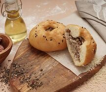 Пончик с мясом и рисом