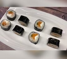 Ролл с лососем и сливочным кремом