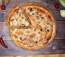 Пицца с ветчиной и грибами