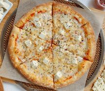 Пицца Сырная с сыром фетакса