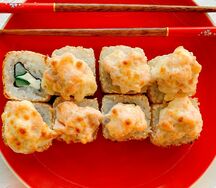 Запеченный ролл с лососем