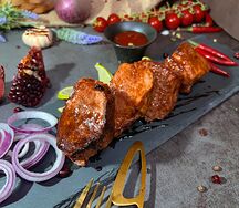 Шашлык на углях из cвинoй мякоти