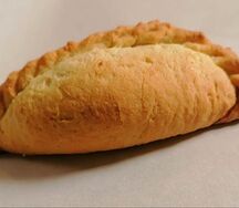 Пирожок на песочном тесте с брусникой