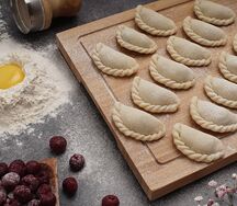 Вареники с вишней ручной лепки