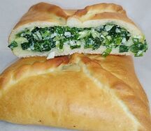 Кулебяка с зеленым луком и яйцом