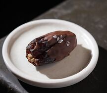 Королевский финик с грецким орехом и горгонзолой