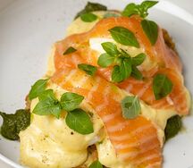 Бенедикт с форелью