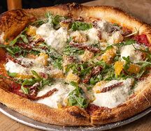 Пицца со страчателлой