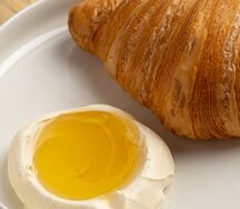 Круассан с каймаком