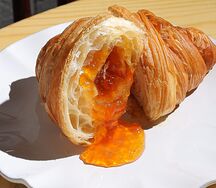 Абрикосовый круассан