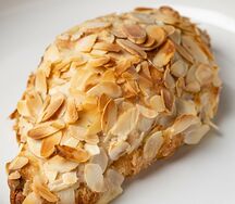 Миндальный круассан