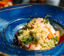 Салат со сладко-острой грудкой