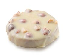 Печенье в шоколаде с фундуком