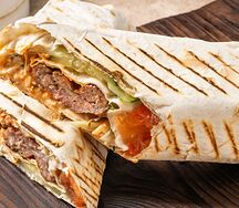 Шаурма с мангала с люля-кебабом из ягнёнка