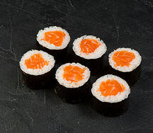 Маки с лососем