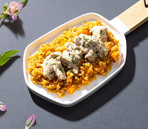 Кролик в сметанном соусе с булгуром и печеной тыквой