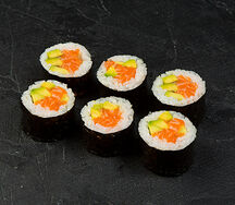 Маки лосось авокадо