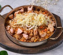 Жареный рис с курицей