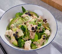 Зеленый салат с авокадо