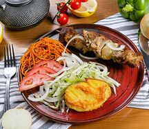 Шашлык из свинины с гарниром